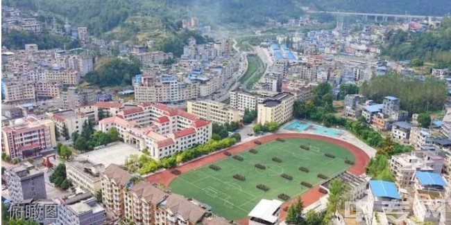 重庆市黔江新华中学校校园图片,环境怎么样?