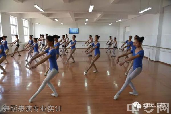 迪庆州民族中等专业学校舞蹈表演专业实训