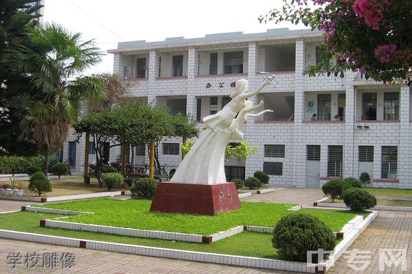 云南省普洱卫生学校学校雕像