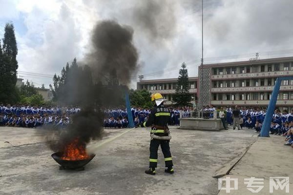 广南县民族职业高级中学消防演习