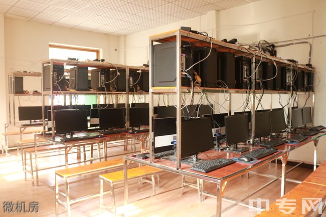 宜宾南亚电子职业技术学校微机房