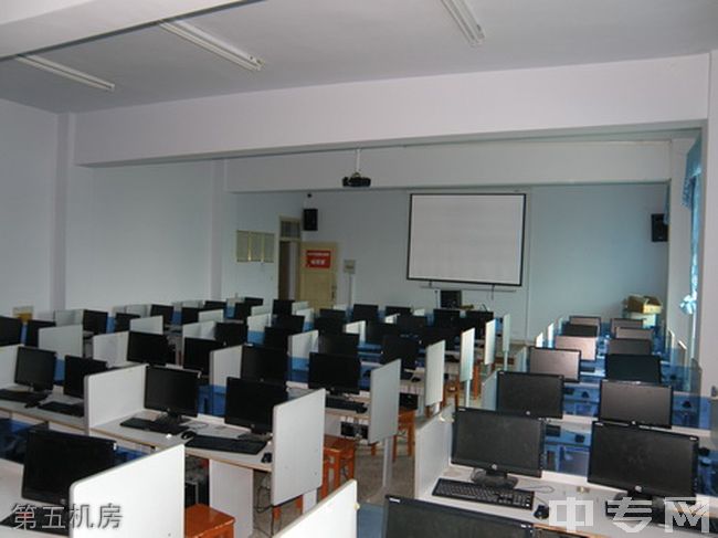 贵州电子科技职业学院第五机房