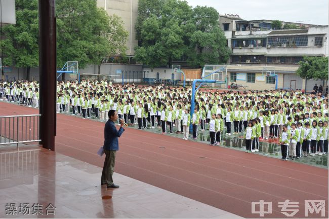 成都市新都区升庵中学操场集合