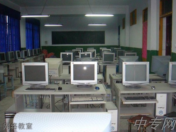 达川四中网络教室