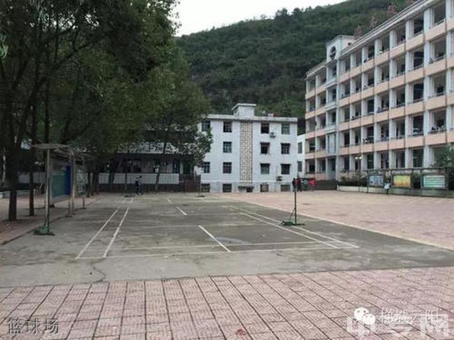 重庆云阳县南溪中学篮球场