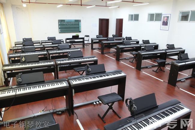 贵州职业技术学院电子钢琴教室