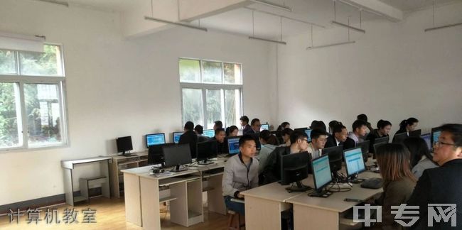 贵州瓮安惠仁中学计算机教室