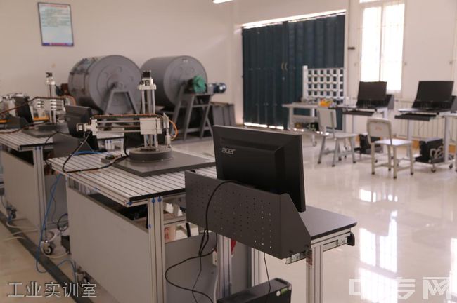 六盘水职业技术学院继续教育学院工业实训室