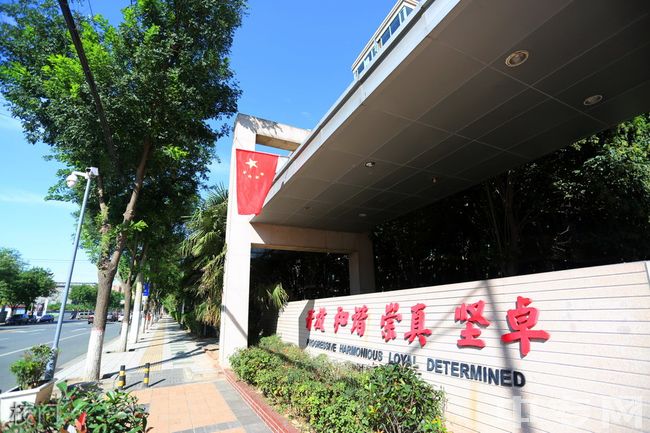 陕西师范大学锦园中学校门