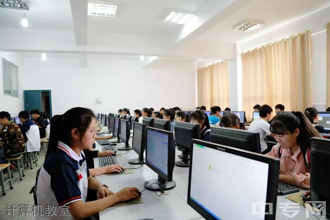 罗平县第三中学计算机教室
