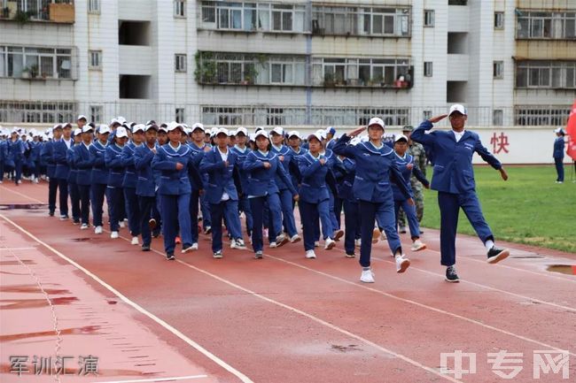 大理州民族中学军训汇演