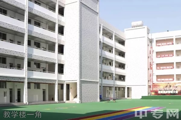 临沧市第一中学天有实验学校教学楼一角
