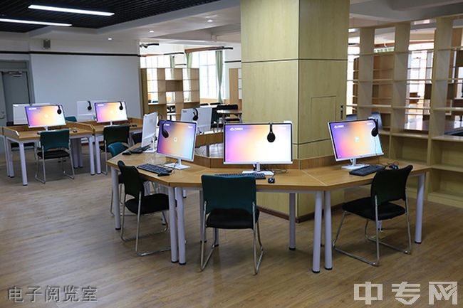 云南民族大学附属中学电子阅览室