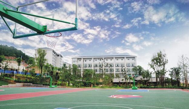 绵阳工程技术学校篮球场