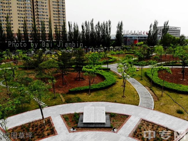 忻州职业技术学院校园草坪