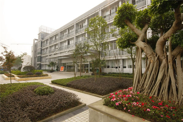 重庆公共交通技工学校教学楼实拍图片