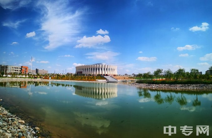 甘肃能源化工职业学院（中专部）人工湖