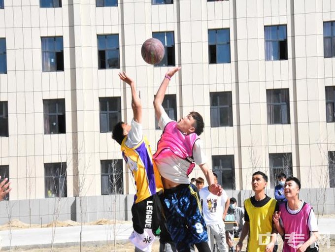 阿勒泰地区职业技术学校篮球比赛