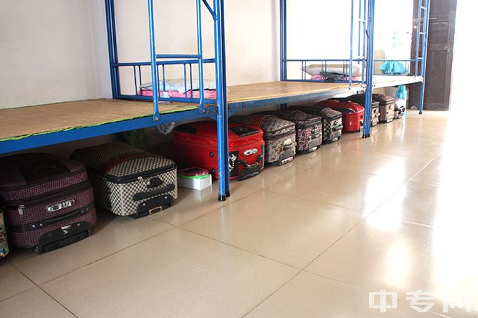 海南省经济技术学校整洁干净的学生宿舍3