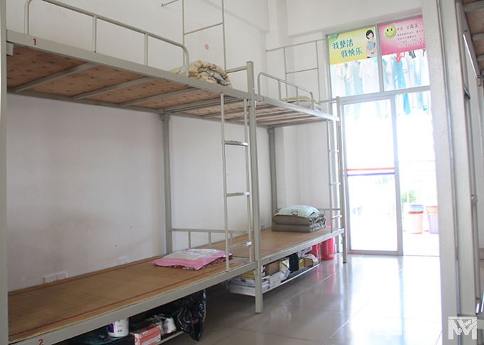 海南省经济技术学校整洁干净的学生宿舍5