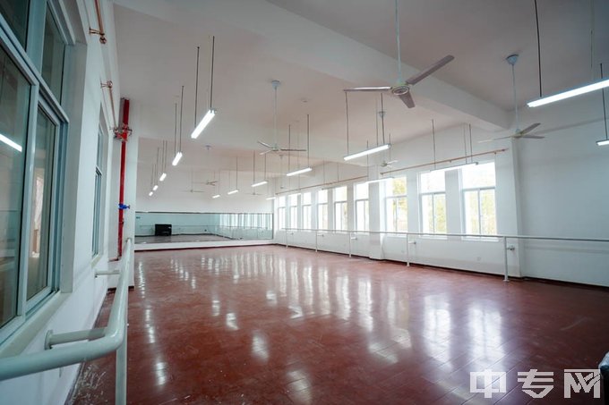 钦州市广演职业学校舞蹈教室