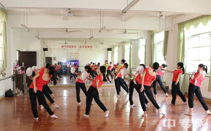 天等县职业技术学校舞蹈室