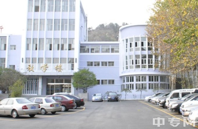 青岛兴华汽车工程学校教学楼