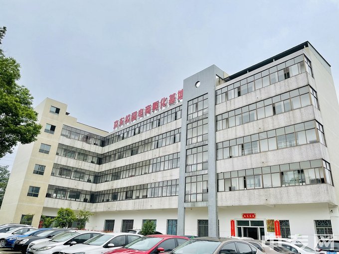 湖南省经济贸易高级技工学校运动场