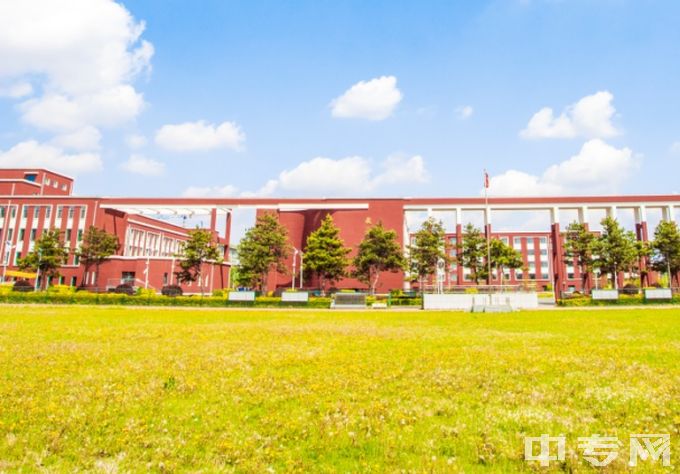 长春市九台区职业技术教育中心教学楼环境