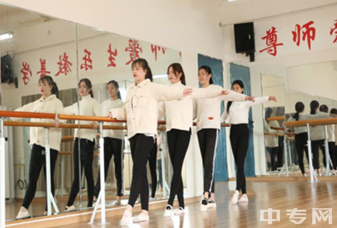 江西省信息科技学校舞蹈课