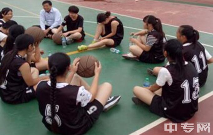 南昌县中等专业学校篮球场