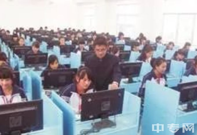 安远中等专业学校计算机实训室