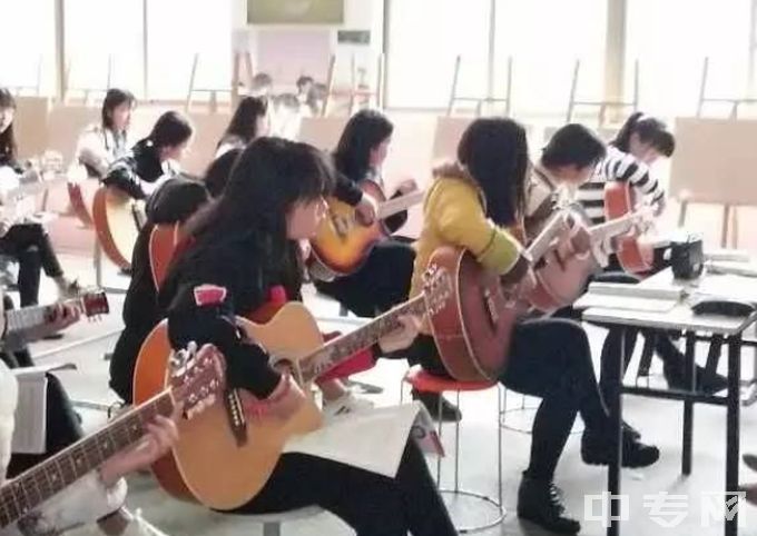 上饶市广丰区职业高级中学吉他课