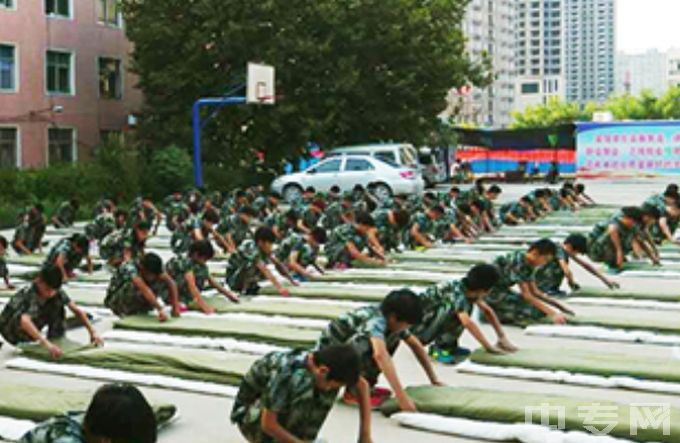 郑州中原中等专业学校操场