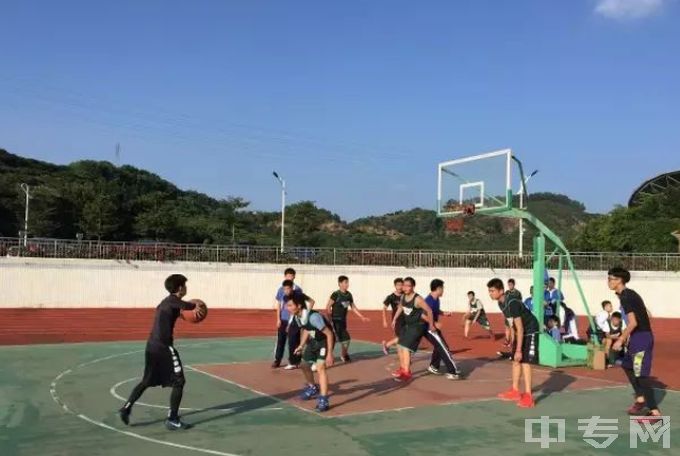 深圳市新鹏职业高级中学篮球比赛2