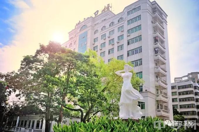 广东省湛江卫生学校雕塑