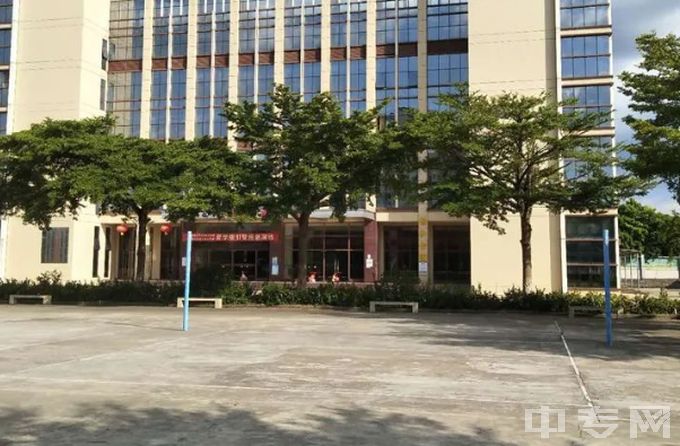 湛江市工商职业技术学校图书馆