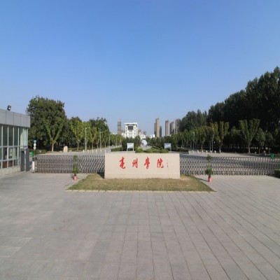 亳州学院大石头.jpg