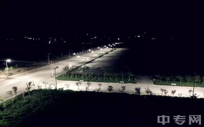 新疆警察学院-夜晚
