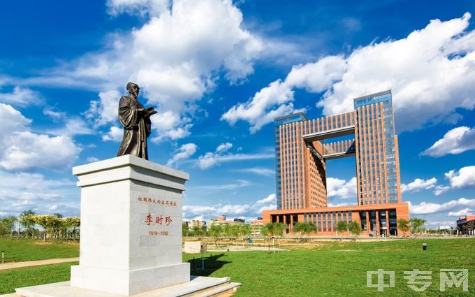 中国医科大学-李时珍雕像(1)